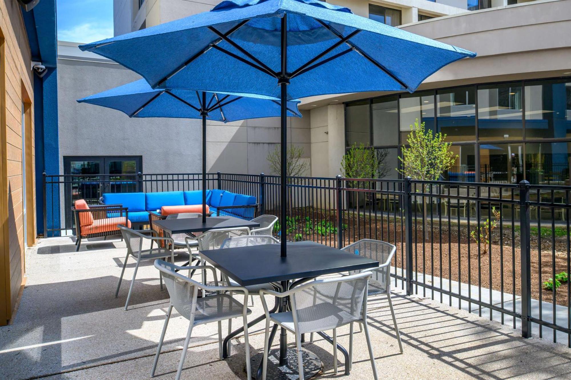 Hampton Inn By Hilton St Louis Airport Woodson Terrace المظهر الخارجي الصورة
